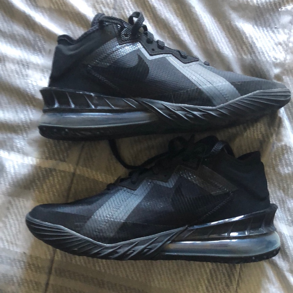 Lebron Basketball shoes